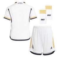 Billiga Real Madrid Barnkläder Hemma fotbollskläder till baby 2023-24 Kortärmad (+ Korta byxor)